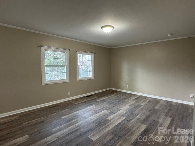 Building Photo - 323 N Flint St