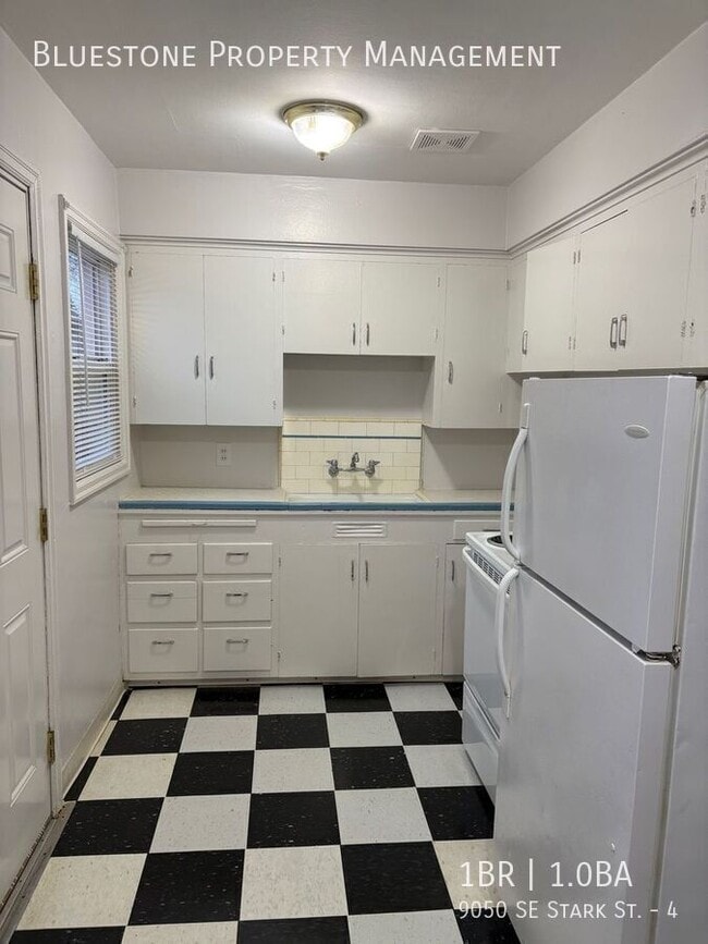 Building Photo - 9050 SE Stark St