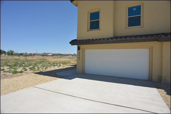 Building Photo - 806 TS Daniel Cadena Dr