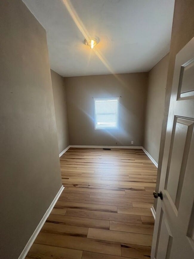 Building Photo - Single Family home with large yard