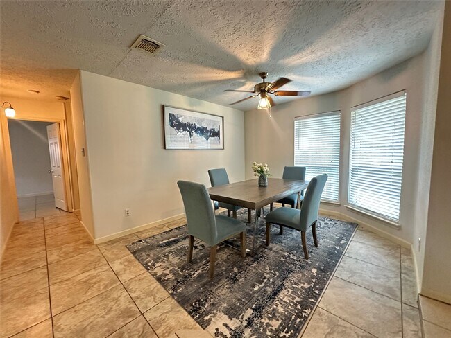 Foto del edificio - 3306 Kempwood Dr