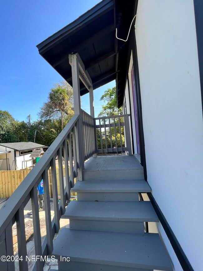 Foto del edificio - 133 W 6th St