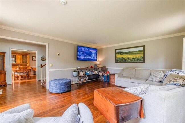 Foto del edificio - 227 W Lakeshore Dr