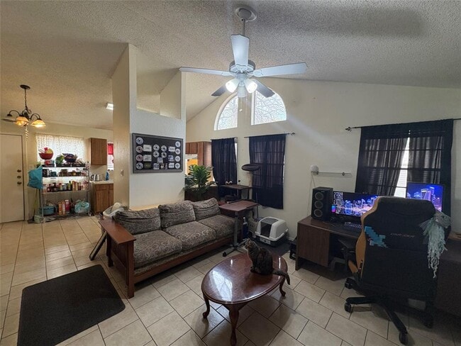 Building Photo - 8811 Pineridge Dr