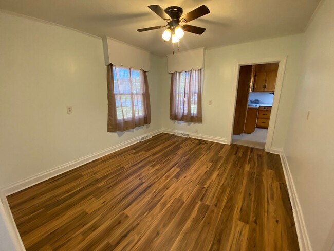 Building Photo - Beautiful 2 bed 1 bath in the heart of Alt...