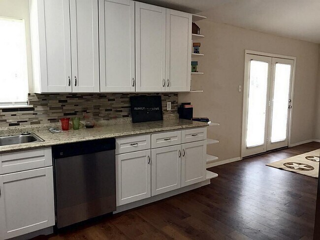 Building Photo - 5734 Arthington Ave