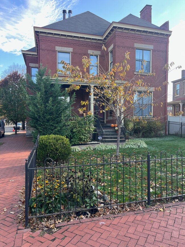 Building Photo - 1114 Bidwell St