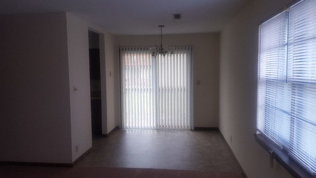 Building Photo - 3300 Albany Ct