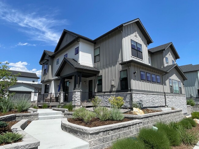 Building Photo - Perfection Defined in Exclusive Castle Pines!