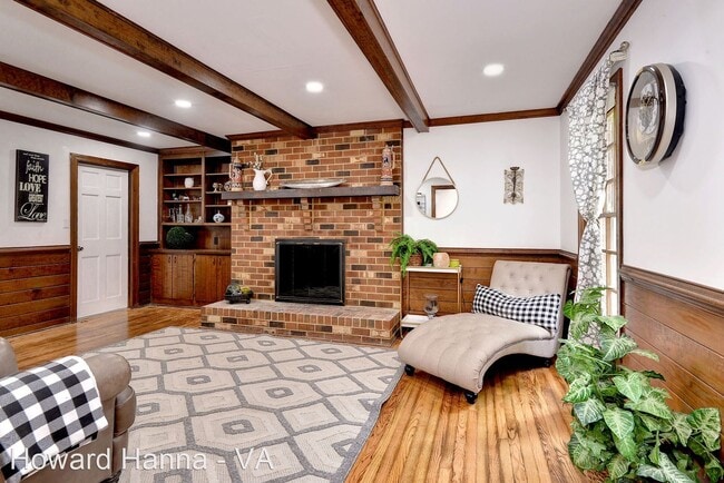 Building Photo - 4 br, 2.5 bath House - 121 Tutter's Neck
