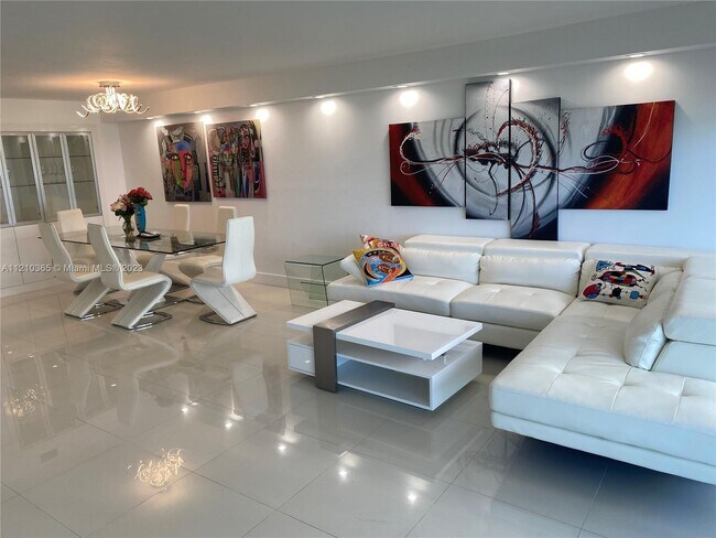 Foto del edificio - 100 Bayview Dr