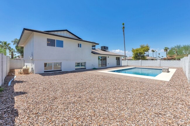 Building Photo - Exceptional 6-Bedroom Home with Pool Near ASU Campus