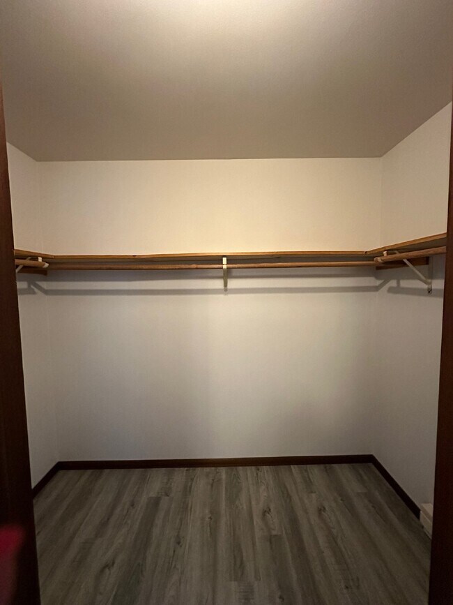 Building Photo - 1 Bedroom, 1 Bathroom Northside Apartment - Close to River Prairie Center