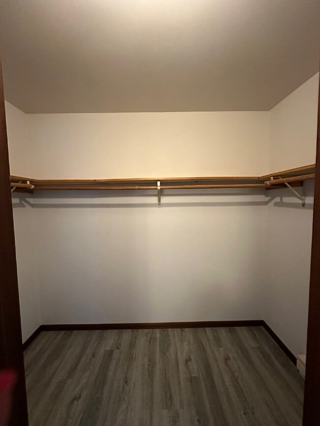 Building Photo - Available July-August. 1 Bedroom, 1 Bathro...