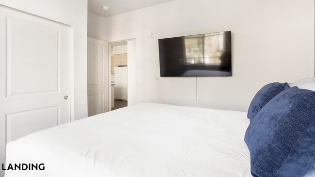 Building Photo - 17500 25th Ave NE