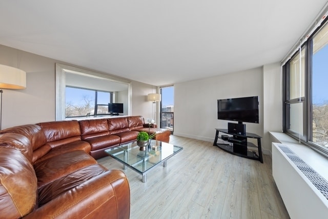 Building Photo - 1850 N Clark St