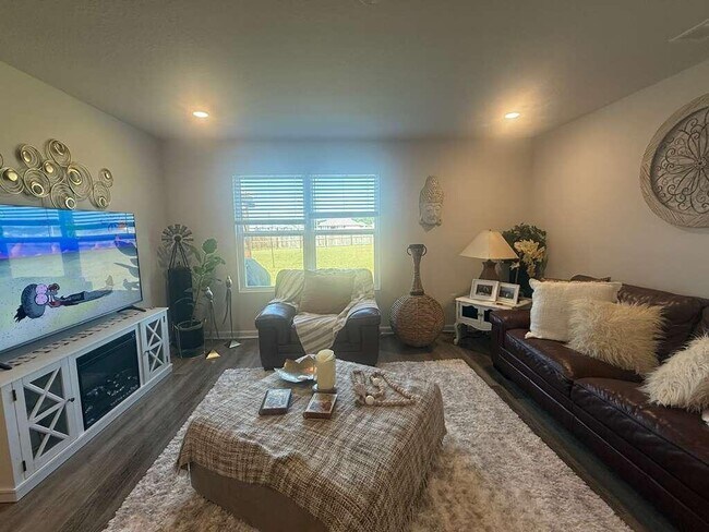 Foto del edificio - 5509 Silverbell Dr