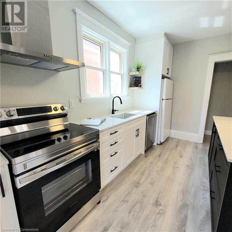 Photo principale - 65 Betzner Ave N