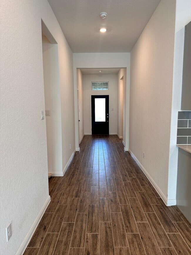 Foto del edificio - 15126 Nettleton Ml