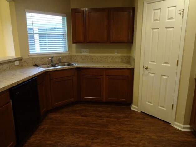 Foto del edificio - 2001 E Lymington Way