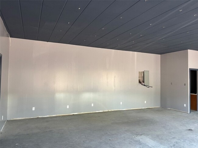 Building Photo - 401 W James Ave