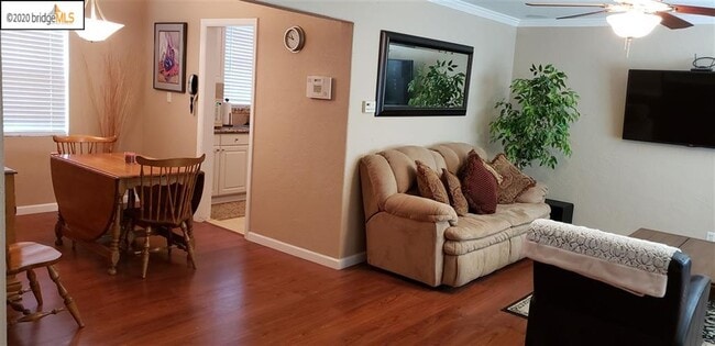 Foto del edificio - 223 California Ave