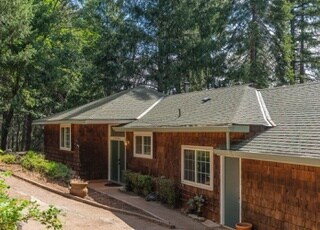 Building Photo - 17740 Circle View Dr