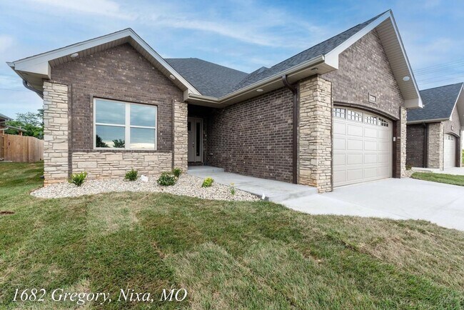 Building Photo - 1682 N Gregory Dr
