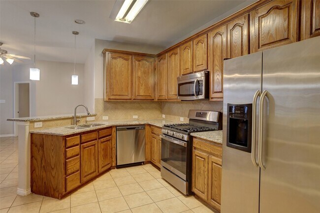 Foto del edificio - 5916 Round Up Ln