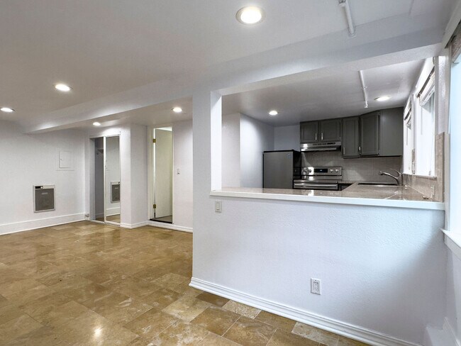 Foto del edificio - 344a Utah St