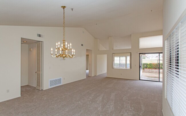 Foto del edificio - Spacious, Single-Level Home in Shadowridge with Golf Course Views!