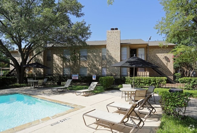 Building - The Oakley Apartment Homes