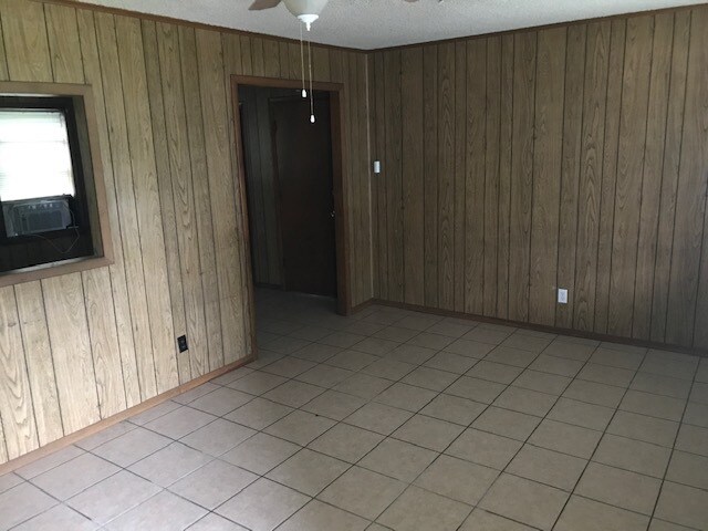 Building Photo - 212 N Beech Ave