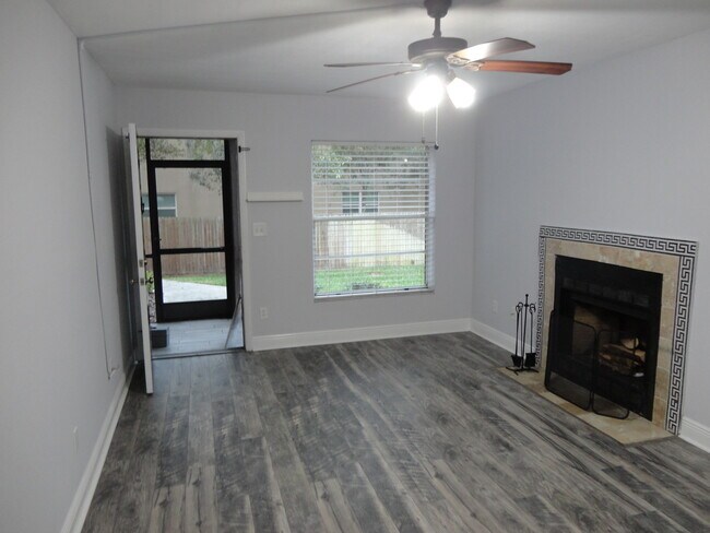 Building Photo - 4033 Dream Oak Pl