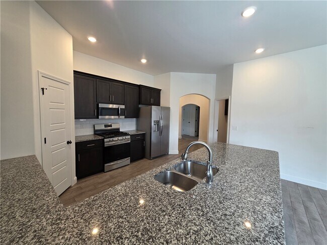 Foto del edificio - 2405 Graham Ln