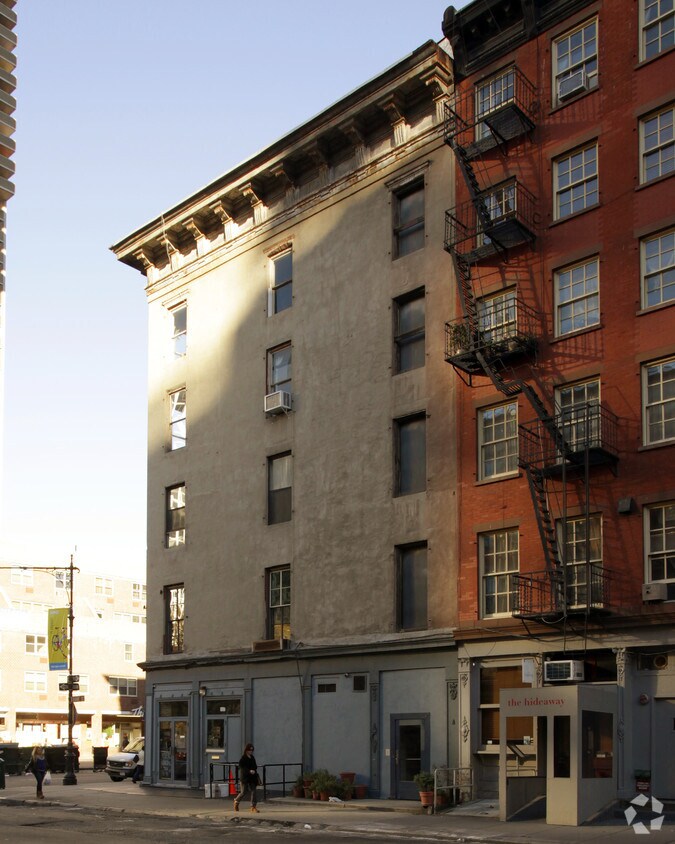 Rear Exterior - 325-327 Greenwich St