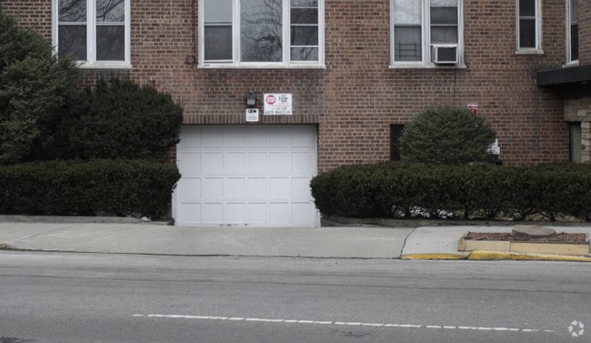 Building Photo - 4265 Webster Ave