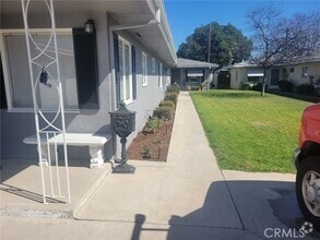 Building Photo - 208 La Plaza