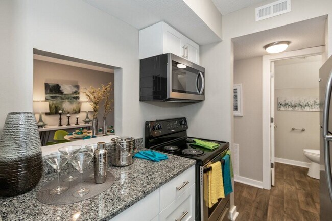 Foto del edificio - The Preserve on Allisonville Townhomes