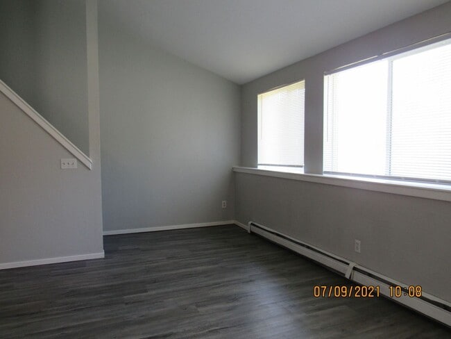 Building Photo - TWO-STORY CONDO IN RIFLE!