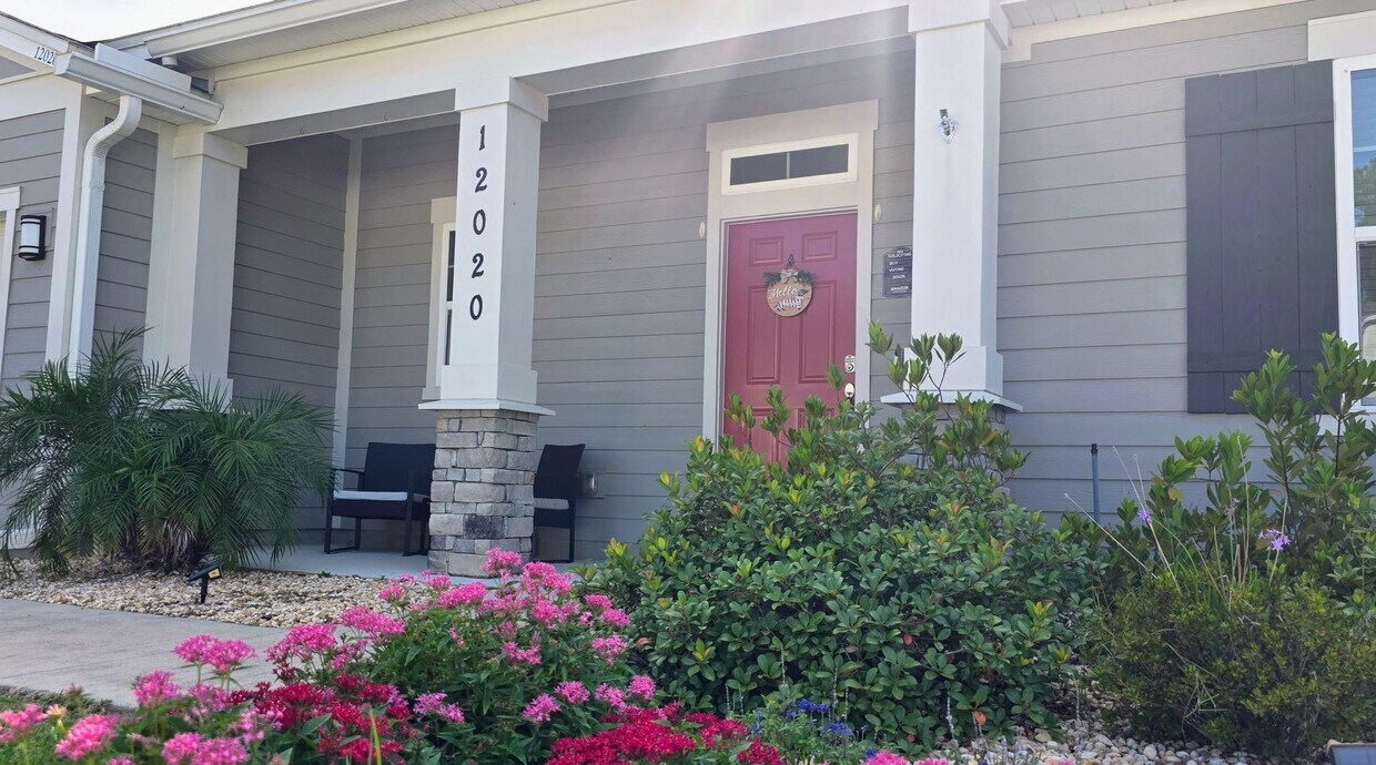 Foto principal - 3 bedroom 2 bath Open Floor Plan!