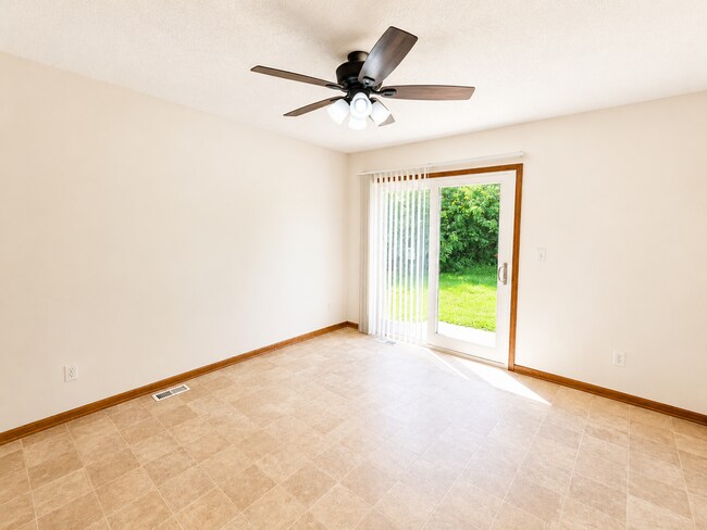Foto del edificio - 7405 E 165th St