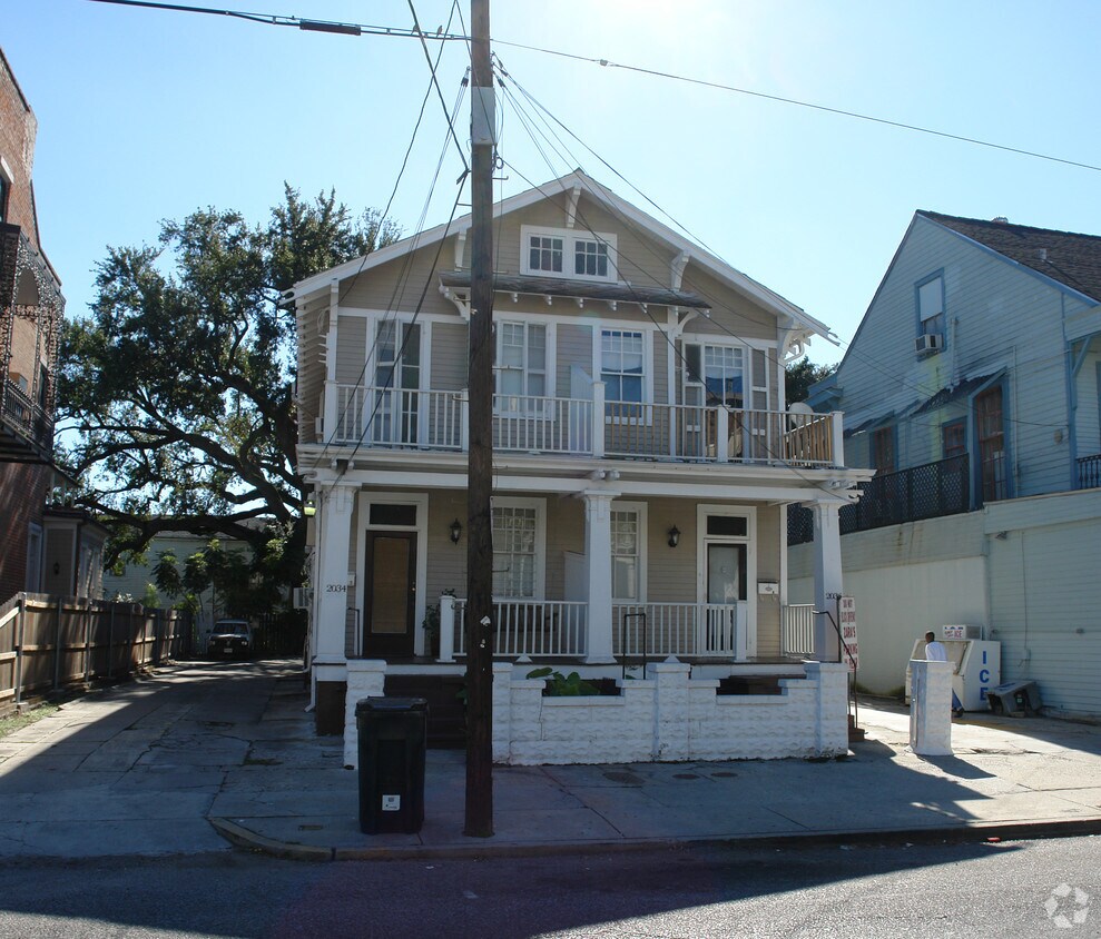 Building Photo - 2034 Prytania St
