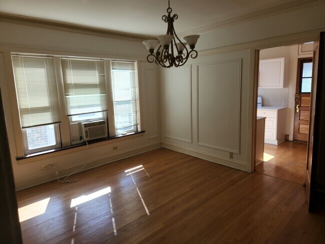 Building Photo - 1463 W Farragut Ave