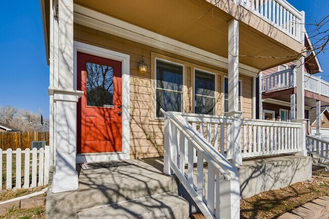 Building Photo - $2170 | 3BR / 3.5BA | Pet Friendly Townhou...