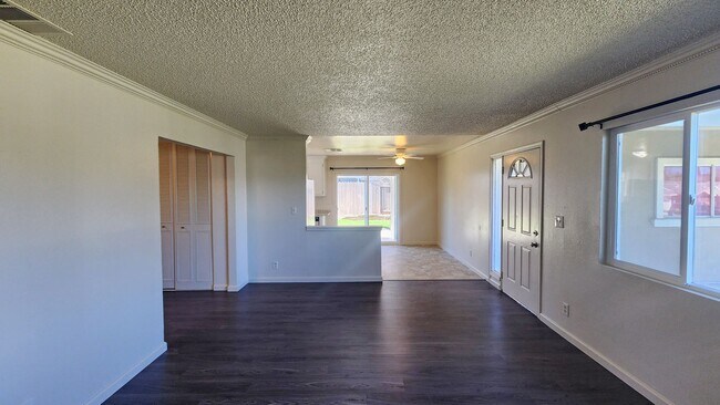 Building Photo - 6013 Brett Dr