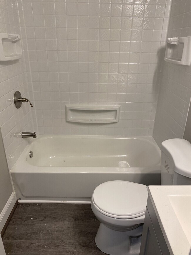 Building Photo - 2268 Druid Park duplex