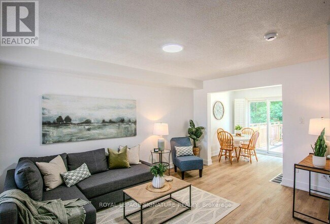 Photo du bâtiment - 108 Hawthorne Crescent