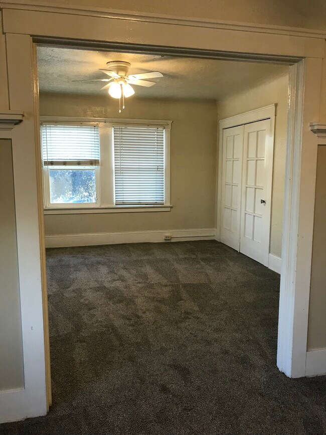 Spacious front ‘bonus room’ - 133 W Wyandotte St