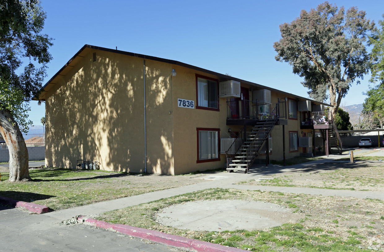 Building Photo - Bella Apartments